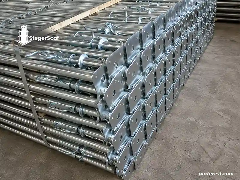 Komponen jack base scaffolding yang digunakan sebagai titik tumpu dasar sistem perancah
